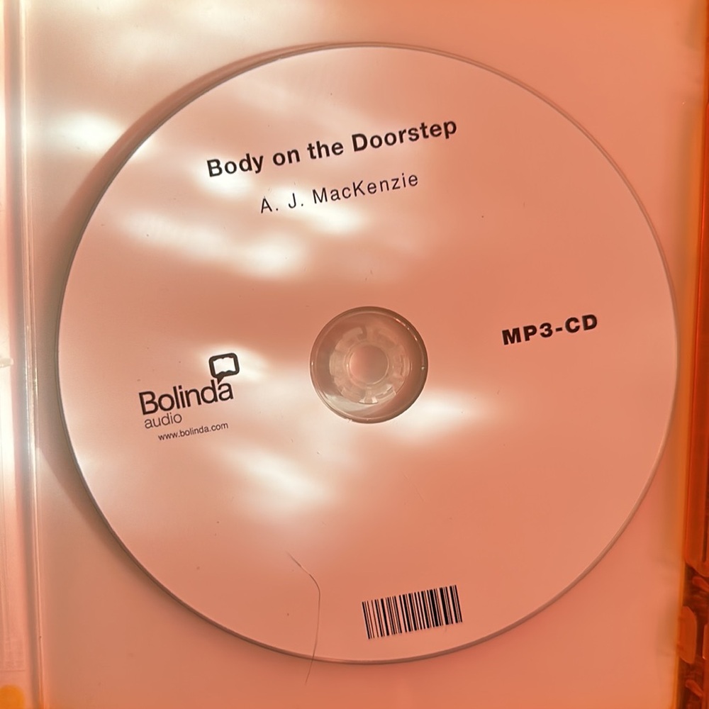 Audiobook MP3 Audio CD THE BODY ON THE DOORSTEP BY AJ MACKENZIE-Mystery - Picture 8 of 10